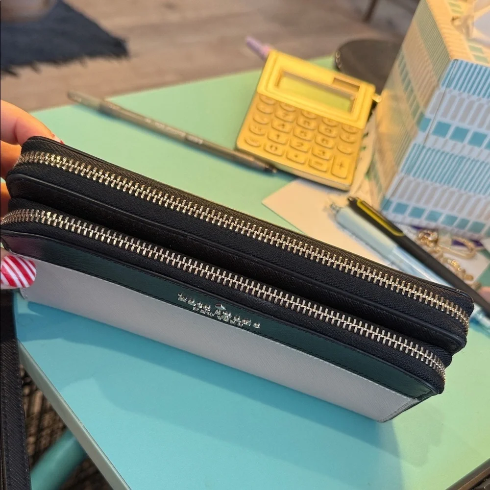 Kate Spade Black and Cream Wallet large wristlet zip card clutch designer